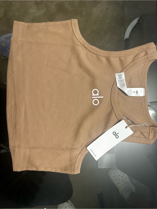ALO Yoga Tops - ALO Yoga Ribbed Crop Tank — Camel/Tan